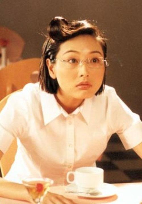 回顾演员张延嫁大5岁香港丈夫婚后生一女今女儿比她还漂亮