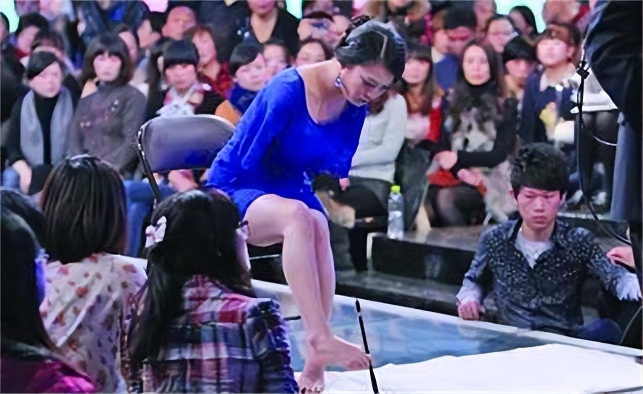 回顾断臂女孩雷庆瑶不幸触电3岁截肢靠双脚逆袭成公益明星