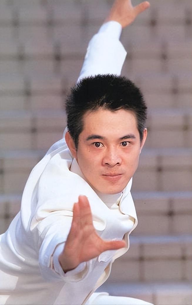 李连杰的女儿李思在父母离婚的阴影里长大35岁仍未婚