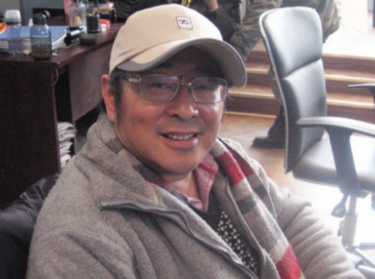 回顾演员王茜为大23岁亡夫守寡9年54岁独自养娃至今仍单身