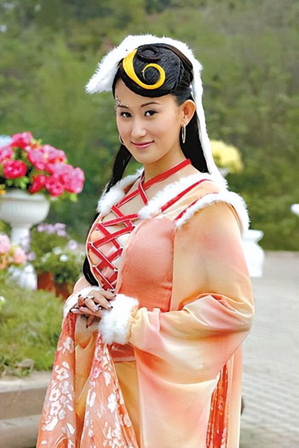 回顾赵文卓娶小8岁东北小丫婚后连生三胎如今一家其乐融融