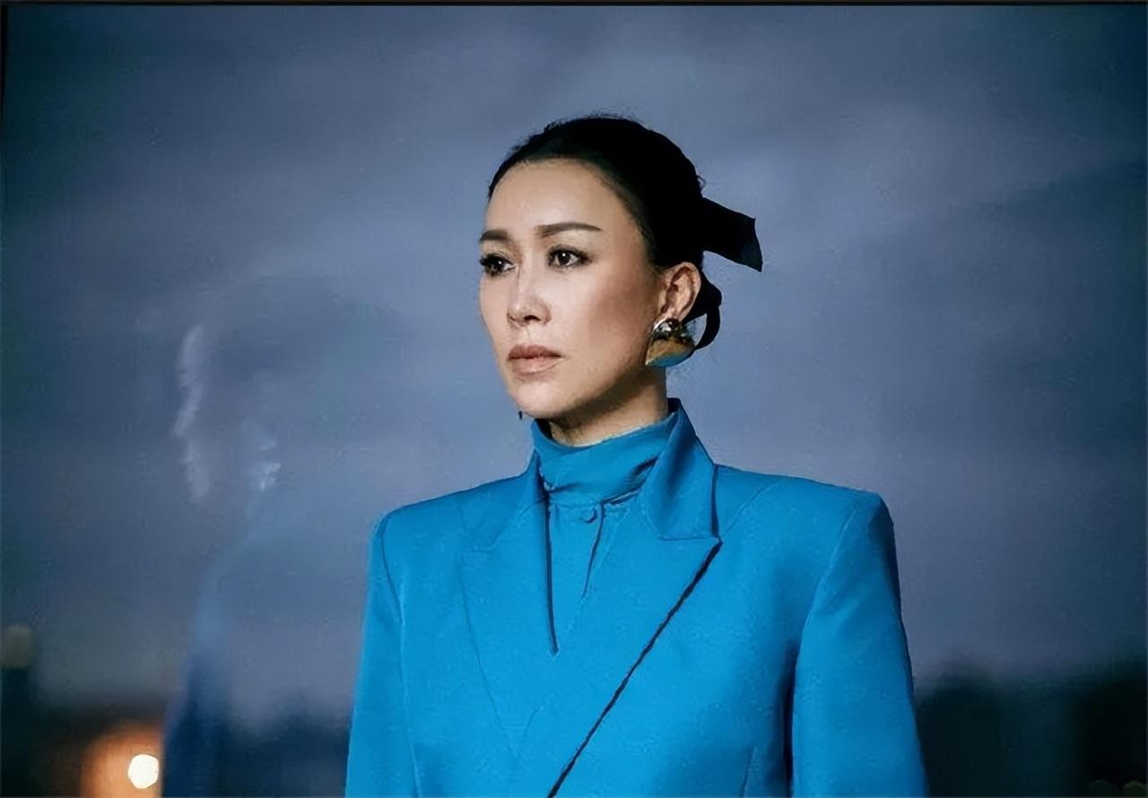 回顾前国脚高峰与那英恋爱却出轨曾2次入狱今成俱乐部老板