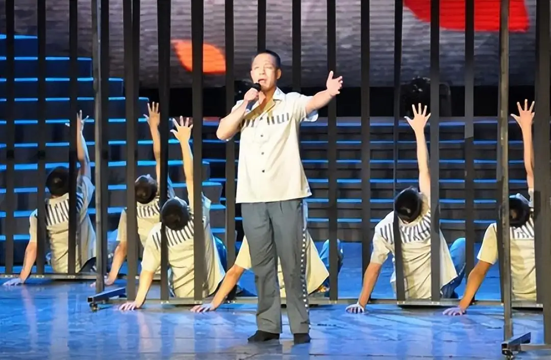 被判"无期"的人,每天在监狱里干些什么,老了无法自理怎么办?