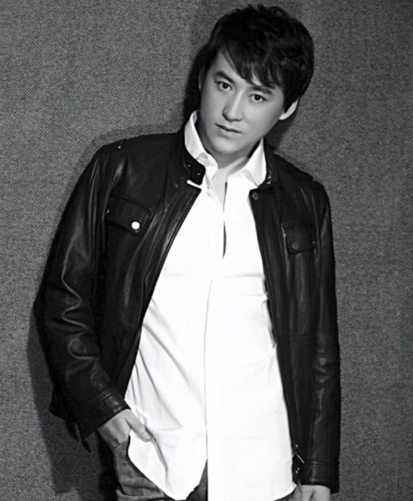 回顾演员刘小锋迎娶小娇妻婚后胖成观众认不出他经历了什么