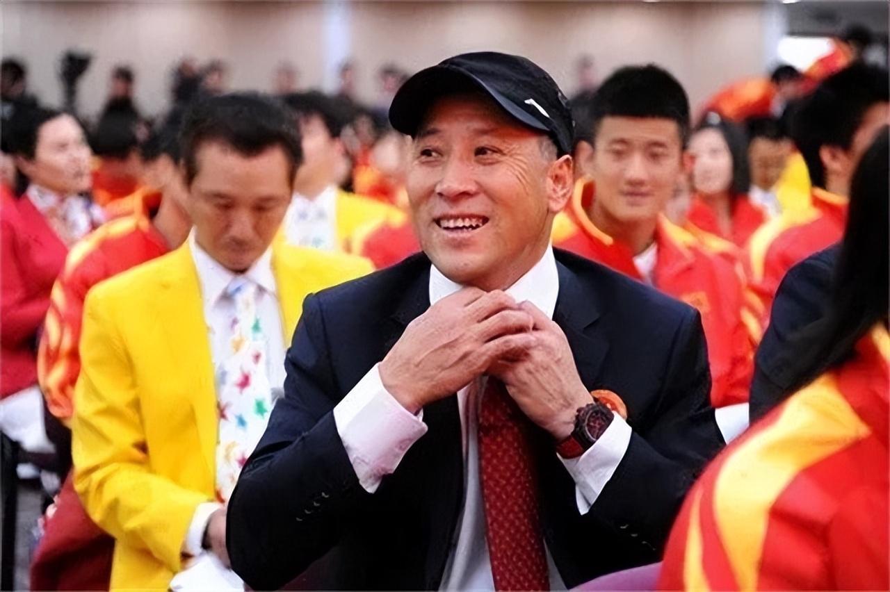 回顾李永波稳坐主教练位置24年今头发花白60岁为儿子奔波