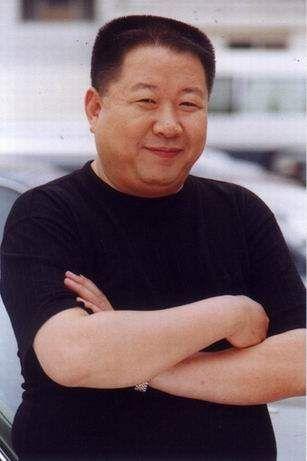 回顾牛振华从食堂大师傅到国际影帝冯巩的搭档48岁酒驾去世