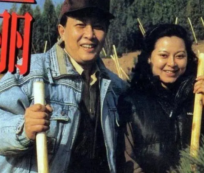 回顾唐国强女儿唐莉母亲悲惨离世后选择原谅父亲不喊壮丽母亲