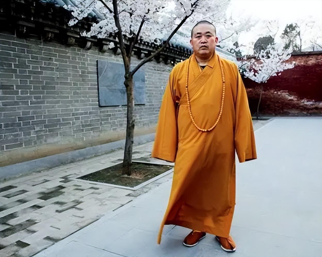 回顾释永信身穿16万袈裟手握18家公司佛门圣地还是盈利公司