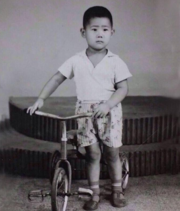 回顾演员秦卫东因喝酒毁掉2段婚姻3婚娶2婚妻子今判若两人