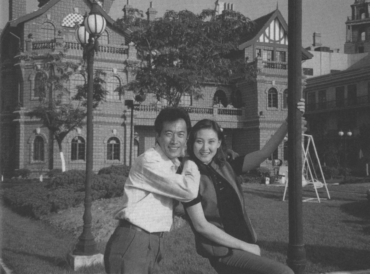 回顾演员郑晓宁与林海海离婚后49岁再婚娶娇妻50岁当爸不敢老