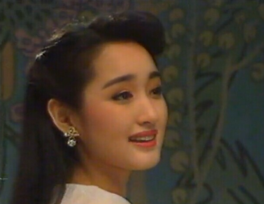 回顾杨钰莹事业巅峰为爱隐退被前夫坑惨如今50岁依旧单身