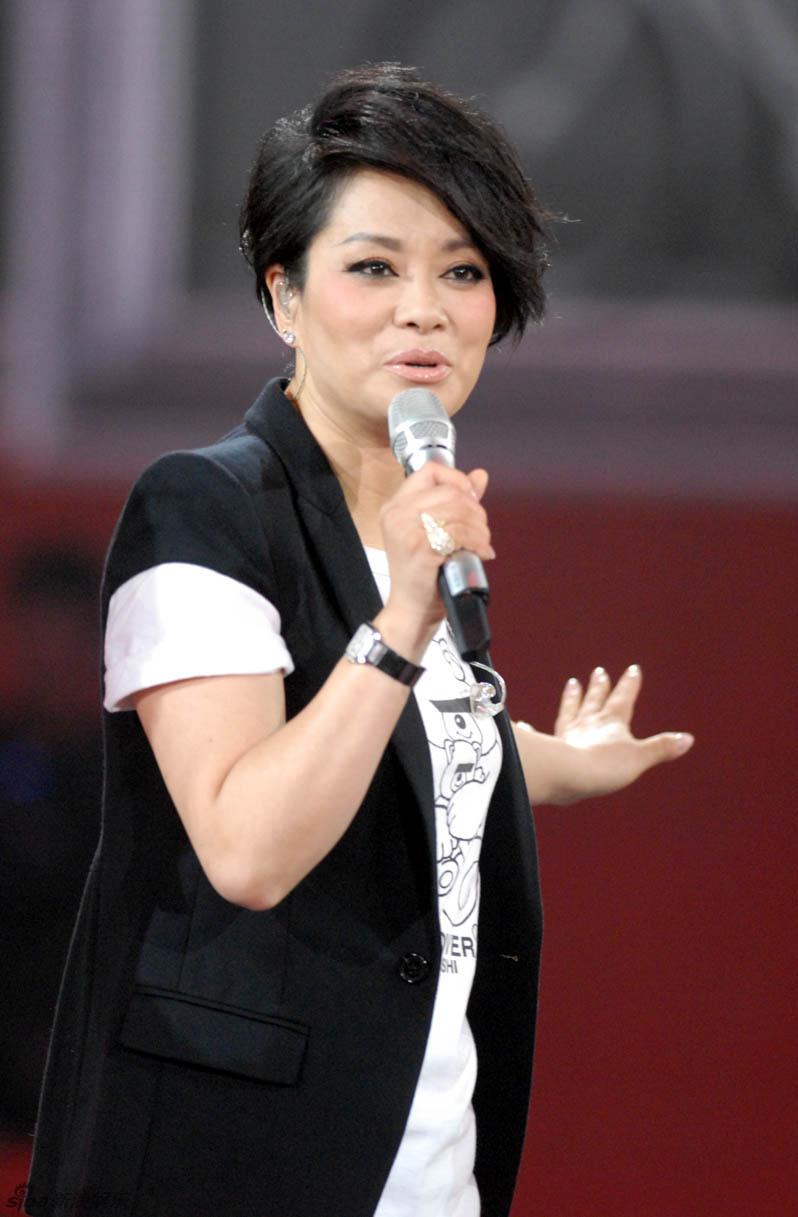 回顾歌手毛阿敏丈夫病逝后留下260亿遗产如今的选择令人泪目