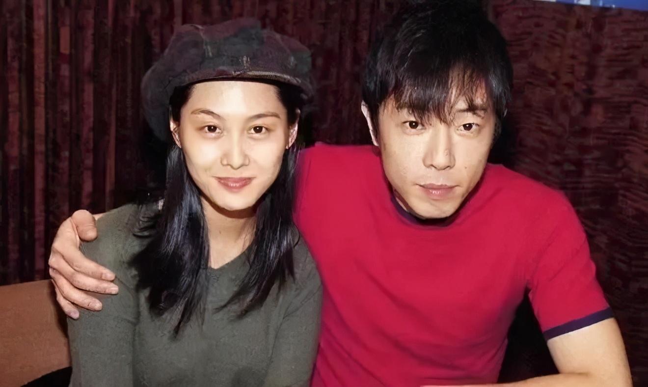 回顾黄贯中48岁幸运娶了朱茵两人相恋20年成了一生所爱