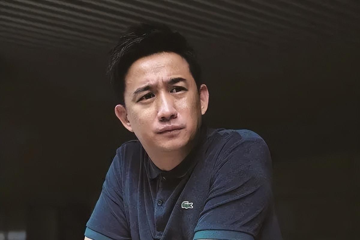 回顾演员孙莉嫁大6岁黄磊婚后连生三胎如今一家其乐融融