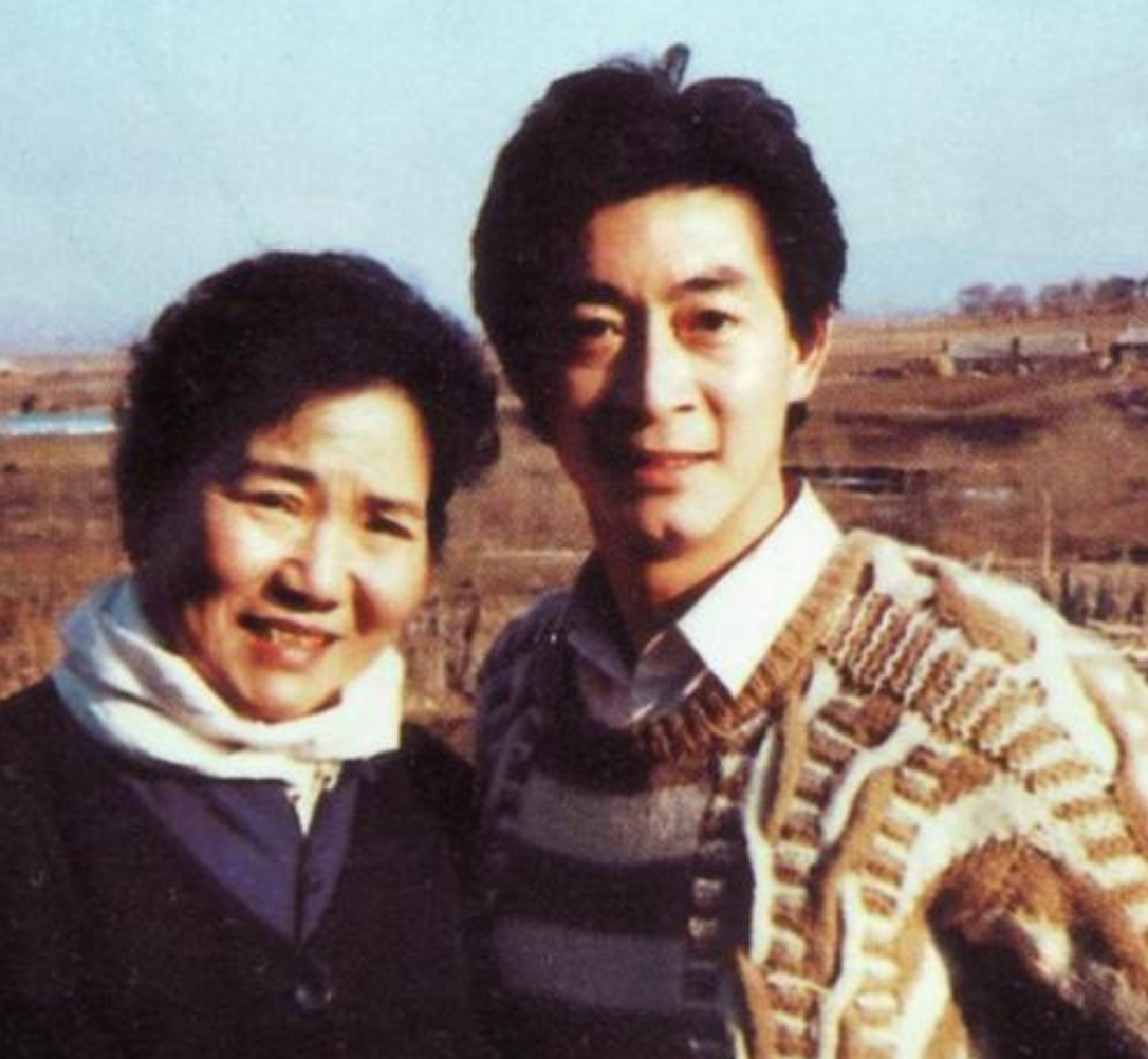 回顾坎坷的赵丽蓉前夫早逝再婚后丧女又丧夫72岁因病去世