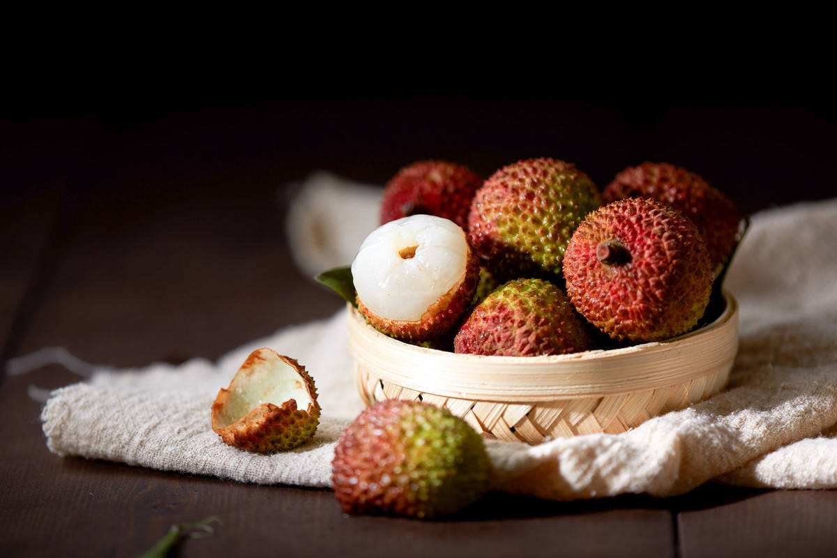 中元节与三月三,清明节,寒衣节,被民间统称为"四大鬼节",是祭祀祖先的