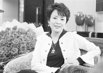 回顾张瑜与导演张建亚离婚后单身32年直言其实我蛮可怜的