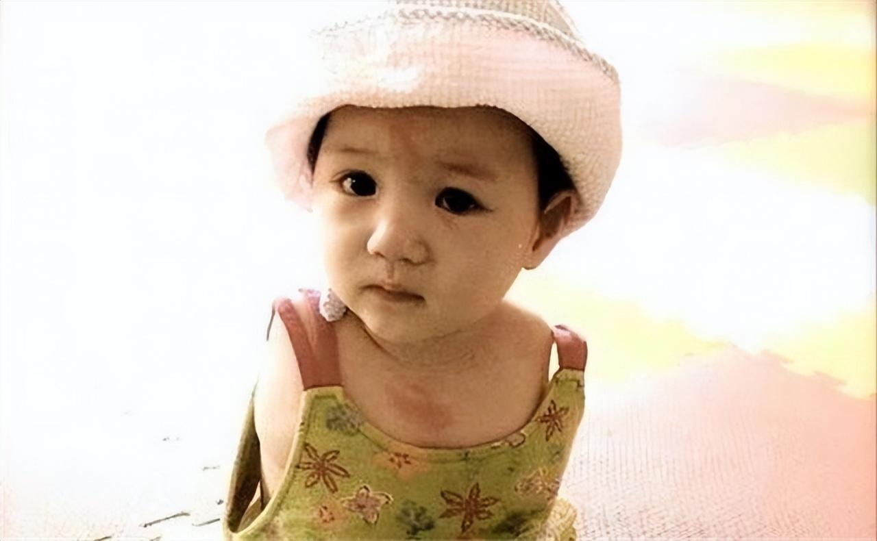 回顾断臂女孩雷庆瑶不幸触电3岁截肢靠双脚逆袭成公益明星