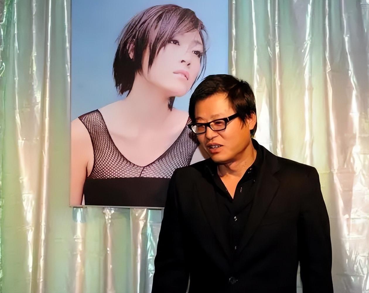 在一次音乐活动上,沈永革和陈琳正热络的聊着天.