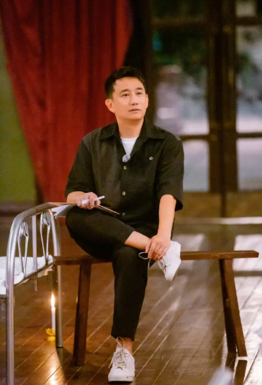 回顾演员孙莉嫁大6岁黄磊婚后连生三胎如今一家其乐融融