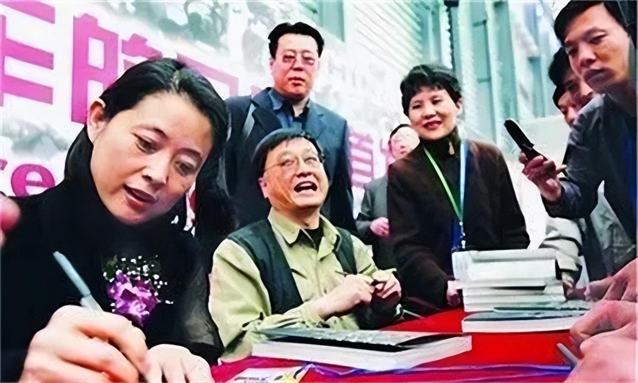 1953年,王文澜出生于北京一个军人家庭,他的舅舅韩学章是我国著名的