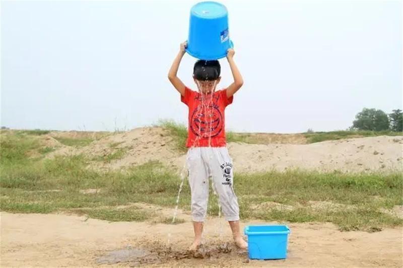 回顾被父亲逼着在零下13度裸跑的小男孩如今他有何成就