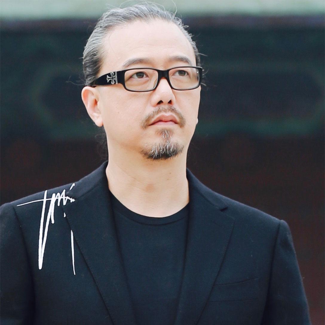 仔细回忆一下,张延才想起来,这男子不就是在香港无线电视时,主持