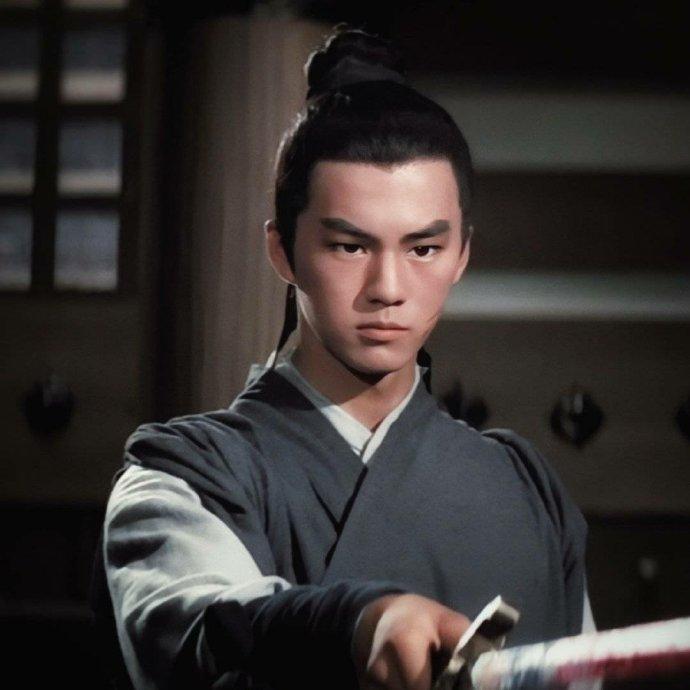 回顾一代巨星狄龙最红时成龙叫他爸爸过气时尝尽人间冷暖