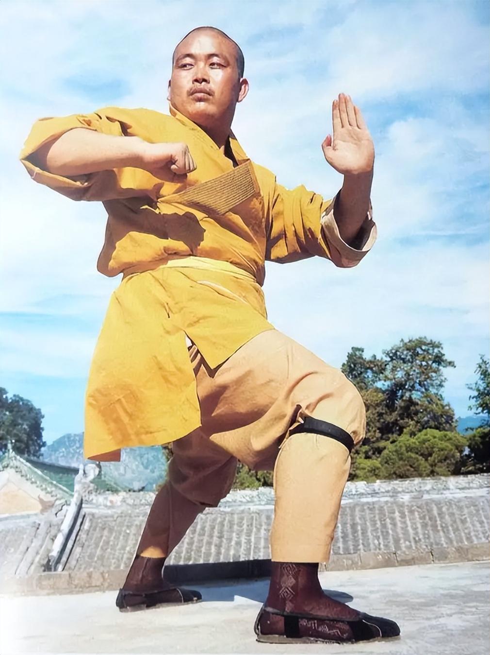 八几年得益于李连杰拍摄的《少林寺》,五湖四海都兴起了功夫热,释永信