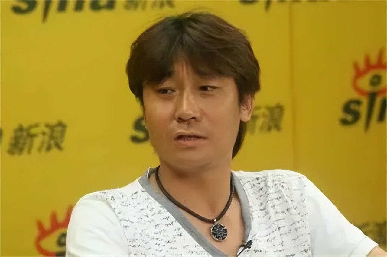 回顾前国脚高峰与那英恋爱却出轨曾2次入狱今成俱乐部老板