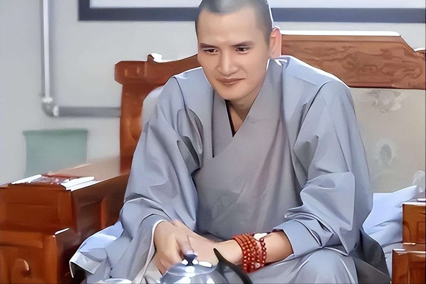 回顾29岁公务员辞职当和尚因太帅被富婆倒追如今怎样