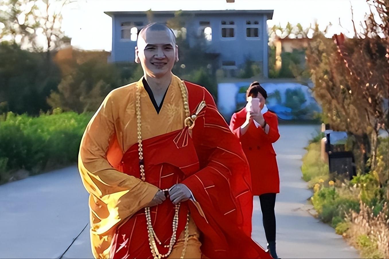 回顾29岁公务员辞职当和尚因太帅被富婆倒追如今怎样