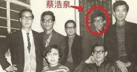 17岁的少女亦舒,爱上了才华横溢的穷画家蔡浩泉.