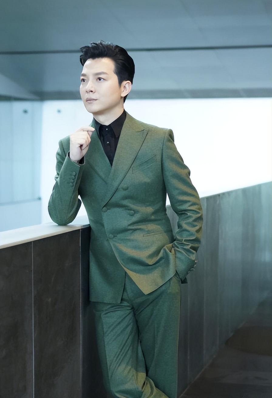 回顾央视主播任鲁豫:是才子也是孝子迎娶美娇妻,爱情事业双丰收