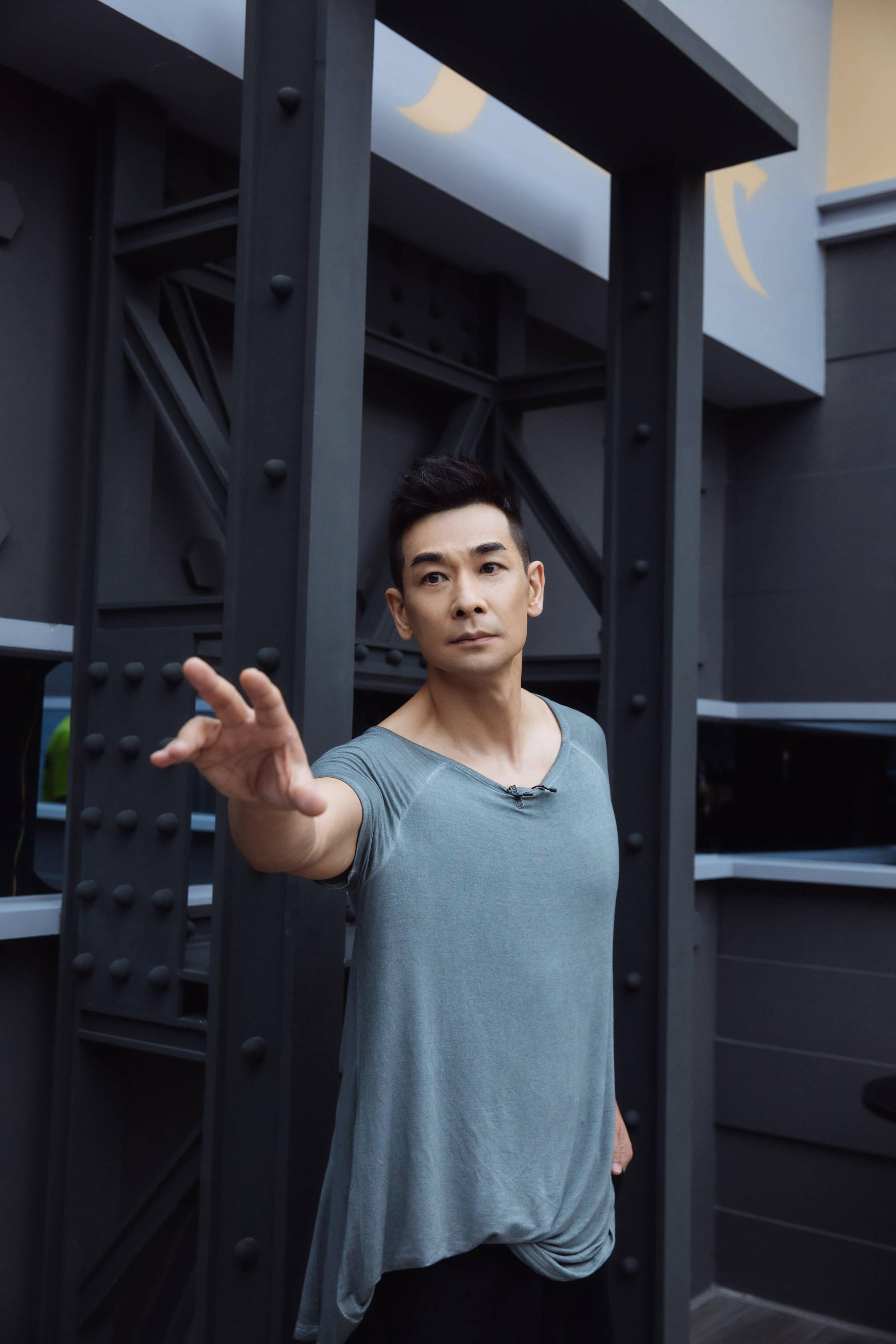 回顾赵文卓娶小8岁东北小丫婚后连生三胎如今一家其乐融融