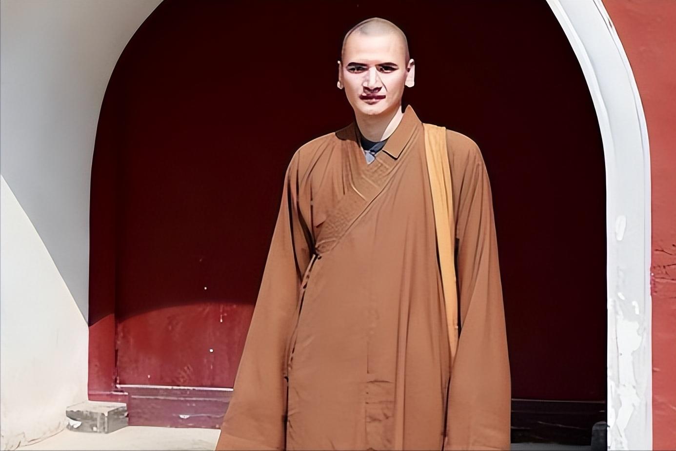 回顾29岁公务员辞职当和尚因太帅被富婆倒追如今怎样