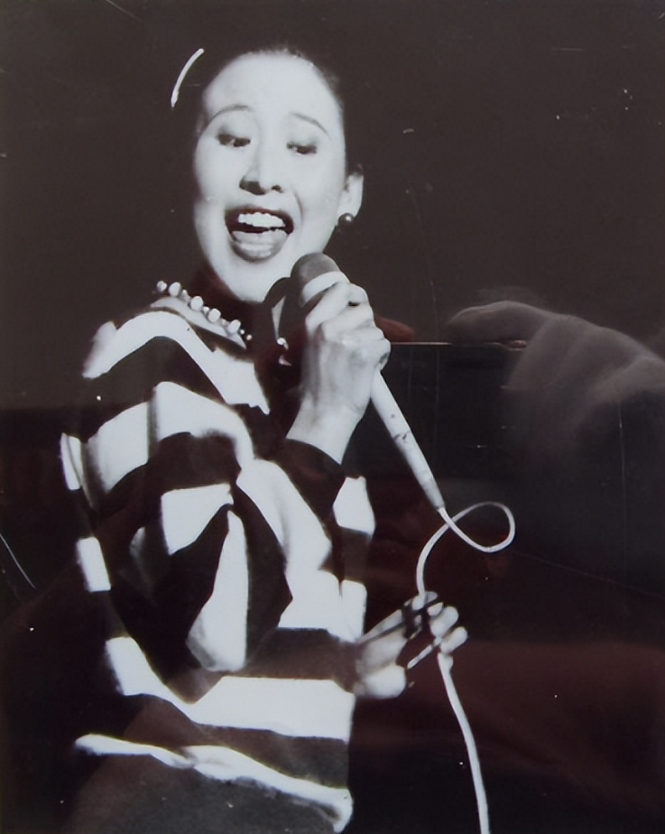 回顾歌唱家远征80年代红极一时离婚后远嫁美国如今怎样了