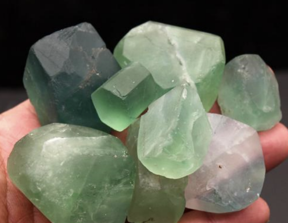 2003年陕西老板包矿挖出6吨重夜明珠估值22亿如今却成路灯