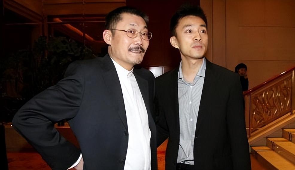 随后那些为了利益的人,甚至跟踪亚宁,只要他身边跟着个人,就能传出