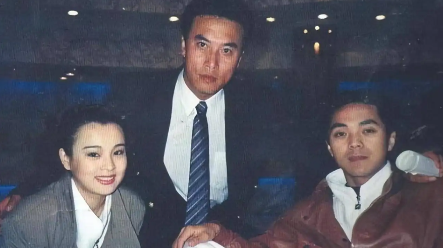 演员赵明明刚出产房就被离婚单亲妈妈23年风光背后有眼泪
