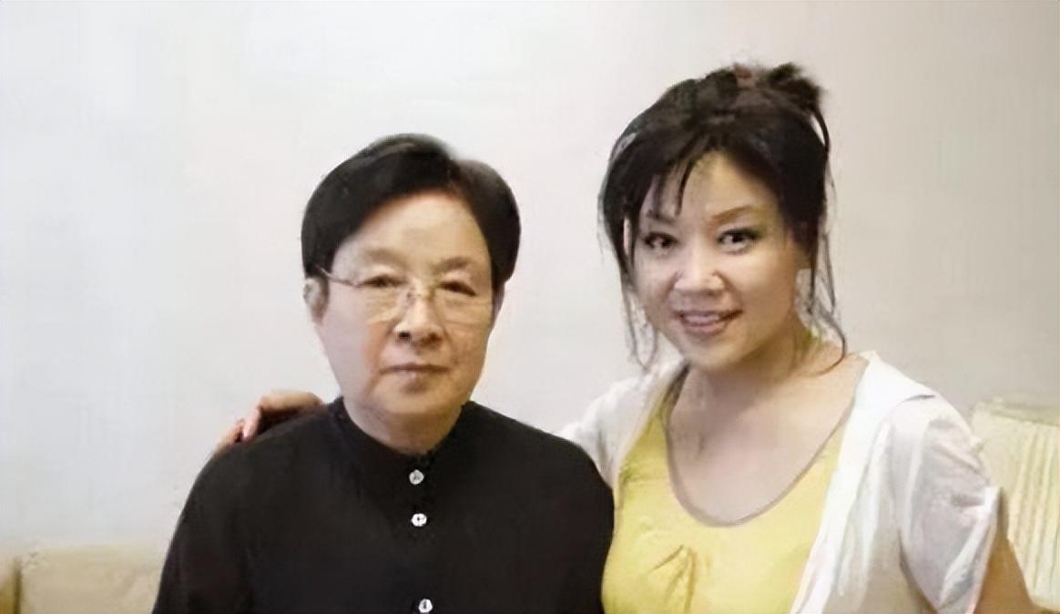 回顾歌唱家苏红父母和丈夫接连去世坚持尽孝让公婆老有所依