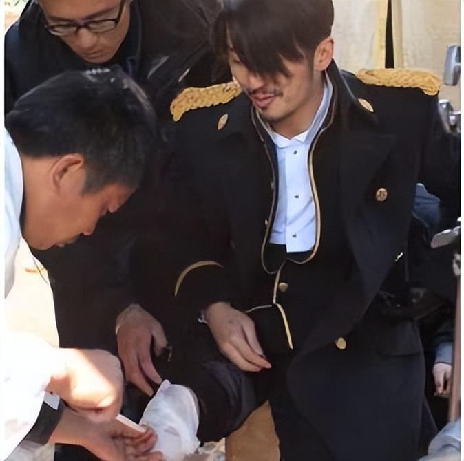 回顾住院借病三级伤残断指瘫痪这些演员为拍戏付出多少代价