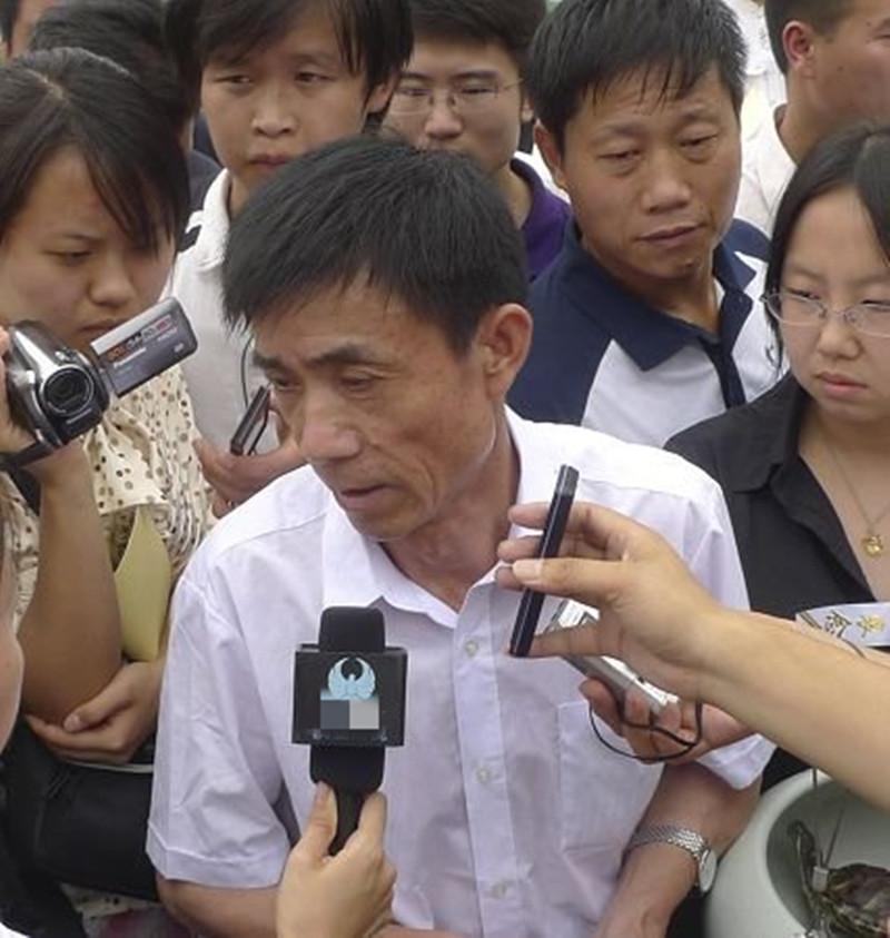 在法庭的审判结果出来后,王如还是乖乖交出了所有东西.