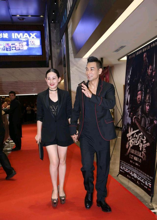 只见朋友还要说些什么,但赵文卓却放开了,对张丹露说:好啊,你今天说