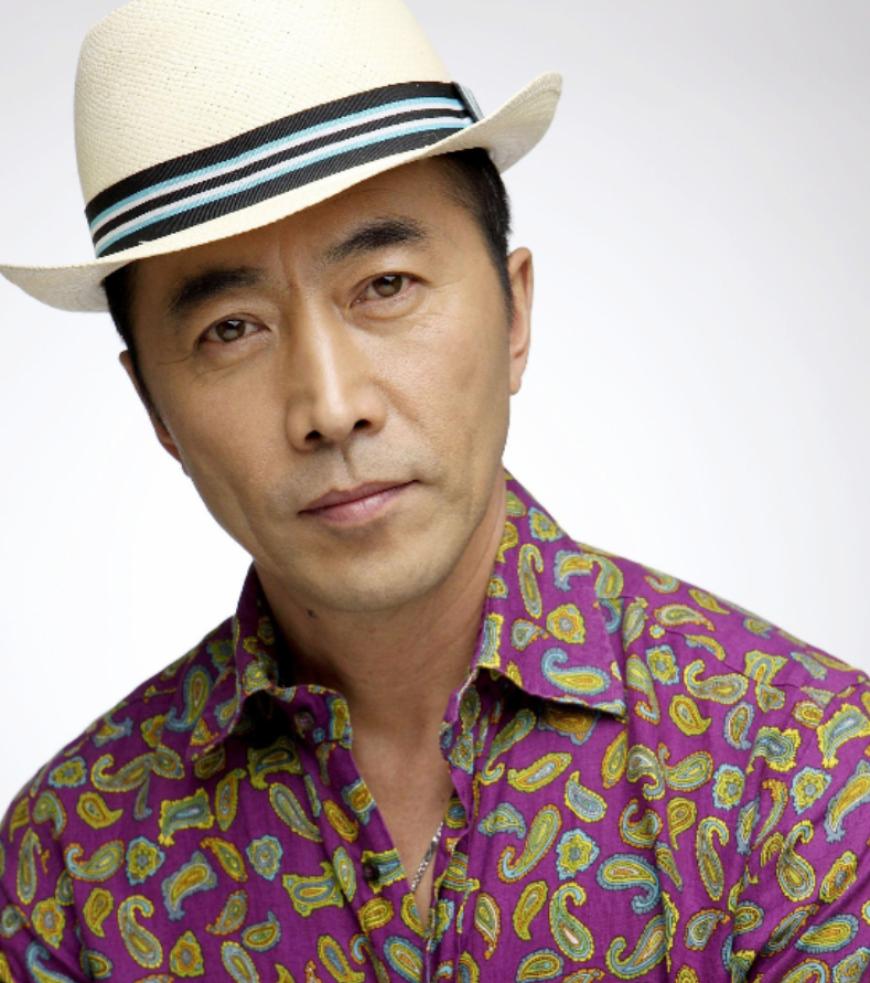 回顾演员郑晓宁与林海海离婚后49岁再婚娶娇妻50岁当爸不敢老