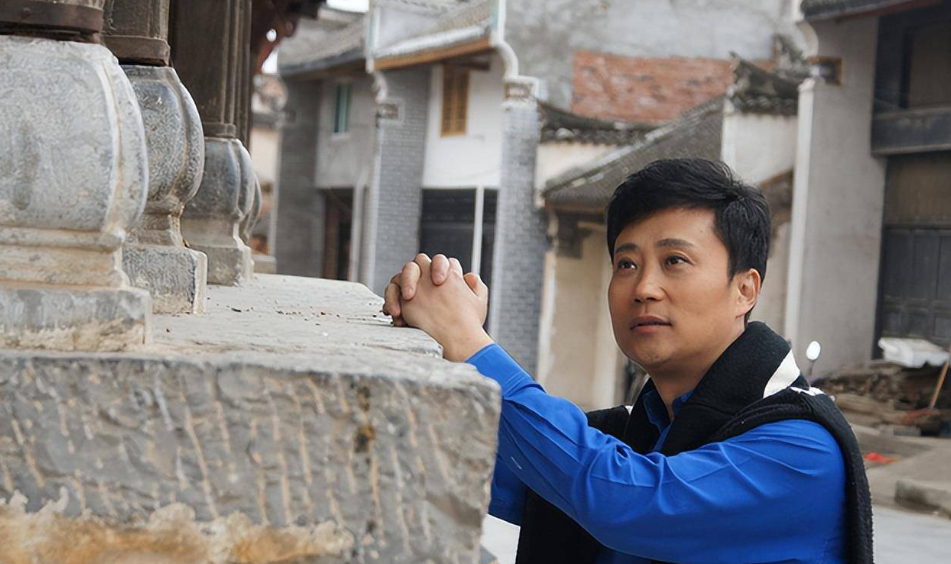 回顾耿为华前妻郑佳倒追大14岁偶像激情褪去抛夫弃女也要离婚