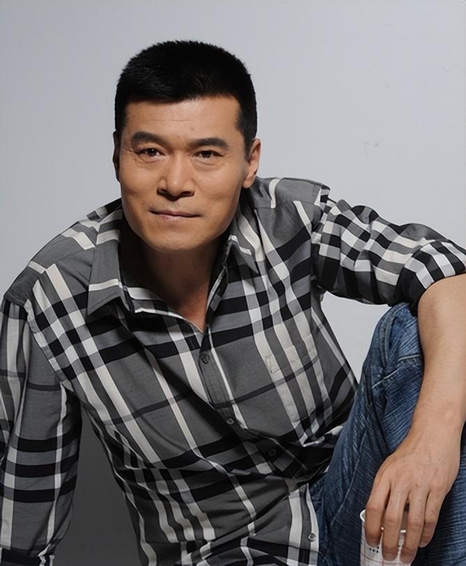 回顾白眉大侠赵恒煊走红不忘糟糠妻单身父亲是他一生的痛