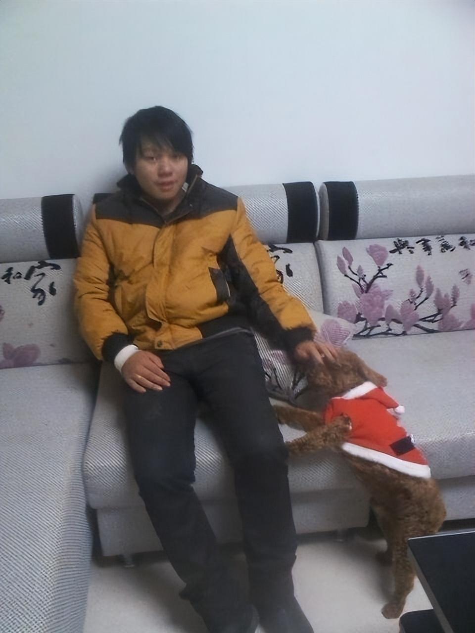 2014年四川小伙网购24支仿真枪一审被判无期7年后提前出狱