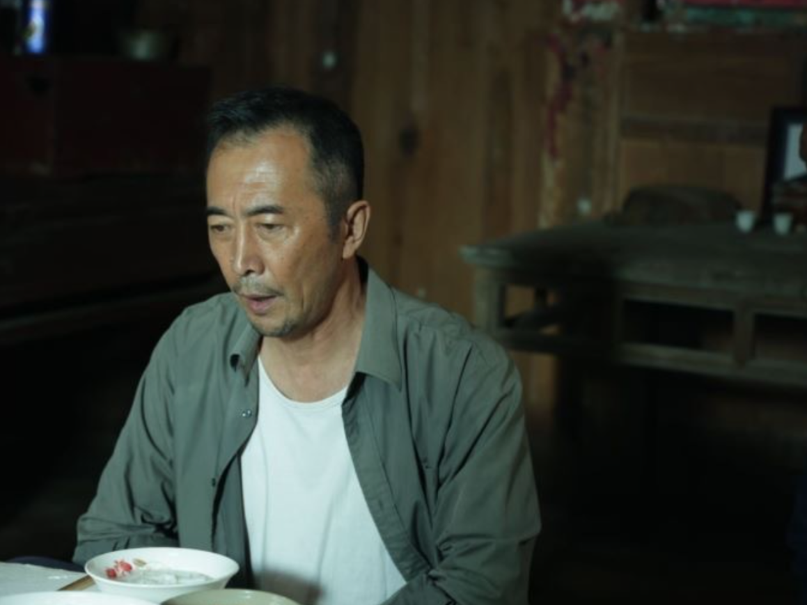 回顾演员郑晓宁与林海海离婚后49岁再婚娶娇妻50岁当爸不敢老