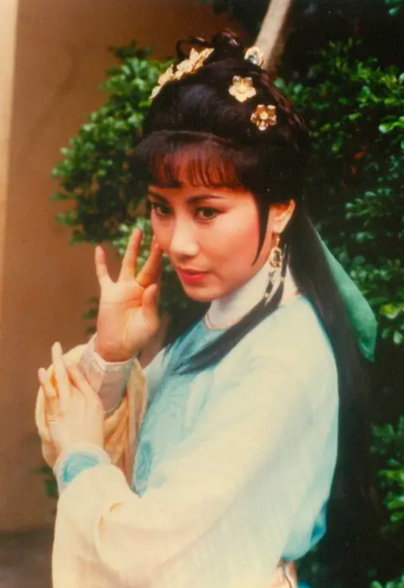 回顾74岁的汪明荃两度患癌无儿无女晚年幸福